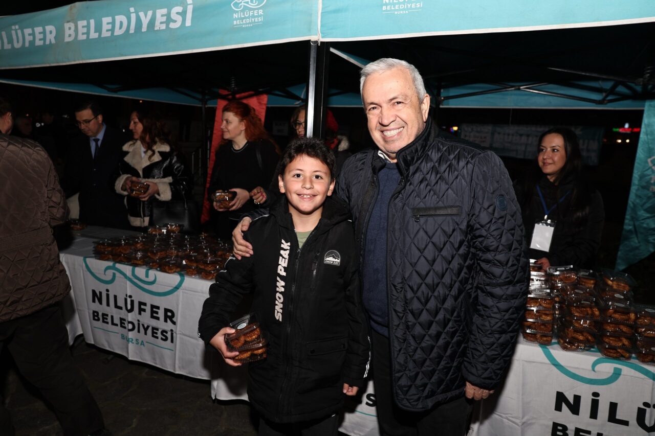 Başkan Şadi Özdemir’den kandil simidi ikramı İslam aleminde üç ayların müjdecisi olan Regaip Kandili’nde, Nilüfer Belediyesi