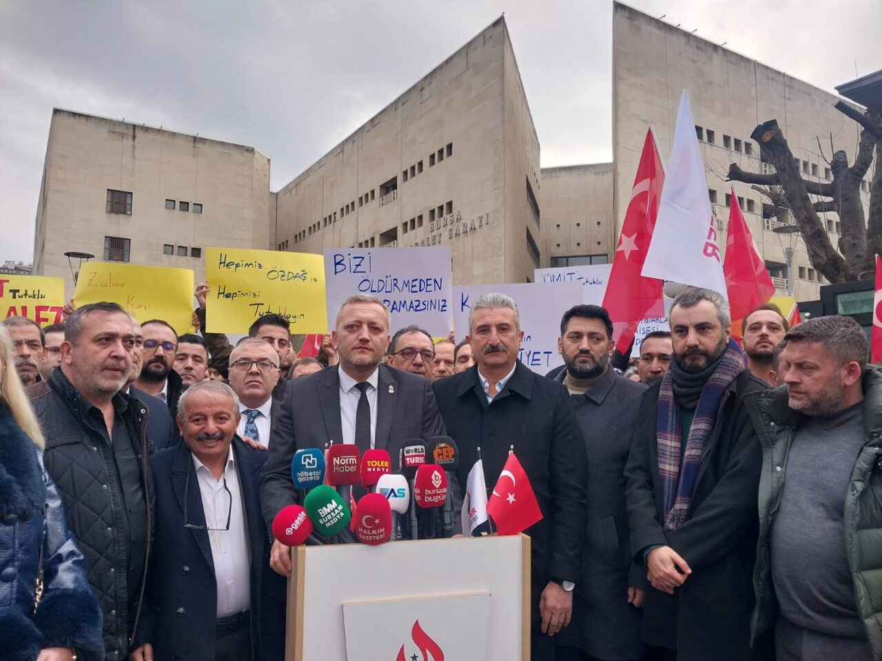 Zafer Partisi Bursa: Yok ettiğiniz adalet bir gün size lazım olacak! Sibel Öztopçu/Bursam Medya Zafer Partisi Genel Başkanı Ümit Özdağ’ın hakkında