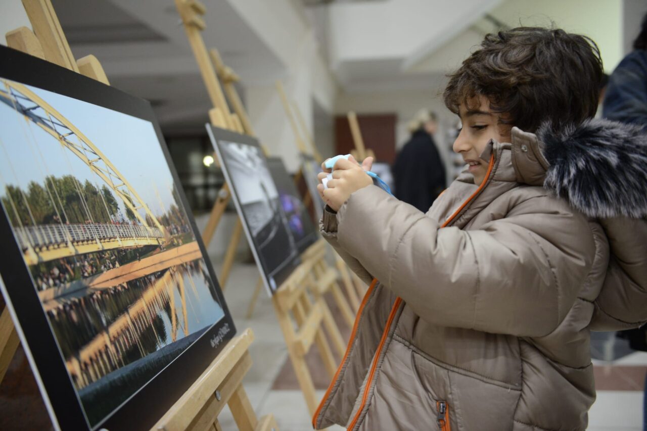 Yıldırım Belediyesi’nden gençlere mobil fotoğrafçılık eğitimi Mümine Şeremet Uyumayan Kütüphanesi’nde 29 Ocak- 29 Mart tarihleri arasında