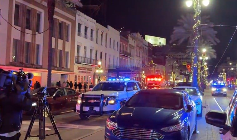 ABD’de araç kalabalığa daldı: Ölü ve yaralılar var! İngiliz yayın kuruluşu BBC’nin haberine göre, ABD’nin New Orleans eyaletinin