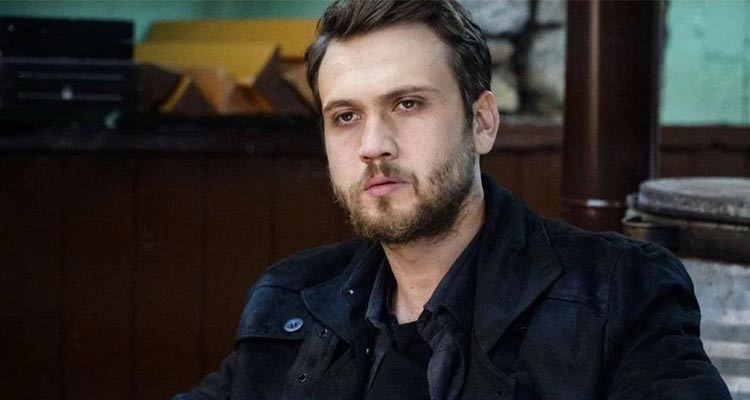 Aras Bulut İynemli’nin acı günü! Show Tv’de yayınlanan ‘Deha’ dizisinde rol alan Aras Bulut İynemli,