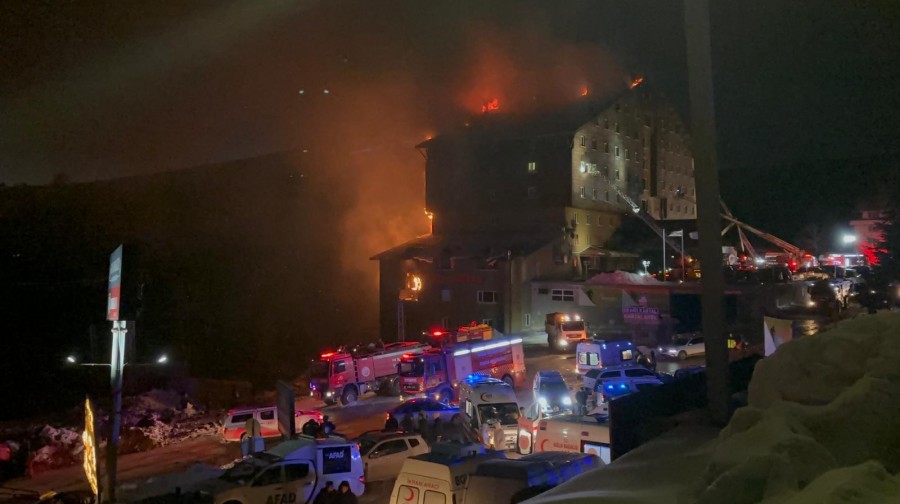 Kayak merkezindeki otel faciasına inceleme başlatıldı! Bakan Işıkhan’ın paylaşımı şöyle; “Bolu’da Kartalkaya Kayak Merkezi’ndeki bir otelde