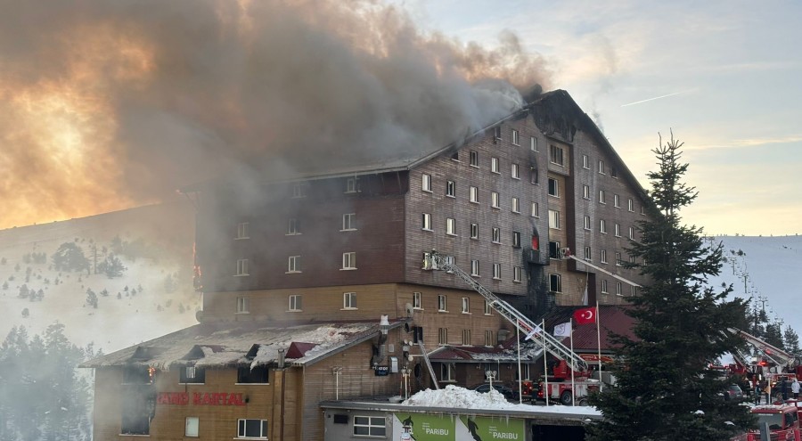 Kartalkaya’da yangın faciası: 10 ölü, 32 yaralı Yangın, saat 04.00 sıralarında Kartalkaya Kayak Merkezi’nde bulunan bir otelde