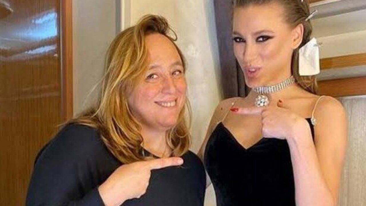 Ayşe Barım gözaltına alındı! Menajer Ayşe Barım hakkında Gezi Parkı olaylarına iştirak ettiğine dair