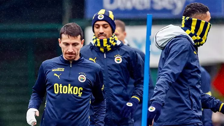 Fenerbahçe, Konyaspor maçına hazır! Can Bartu Tesisleri’nde Teknik Direktör Jose Mourinho yönetiminde gerçekleştirilen idman;