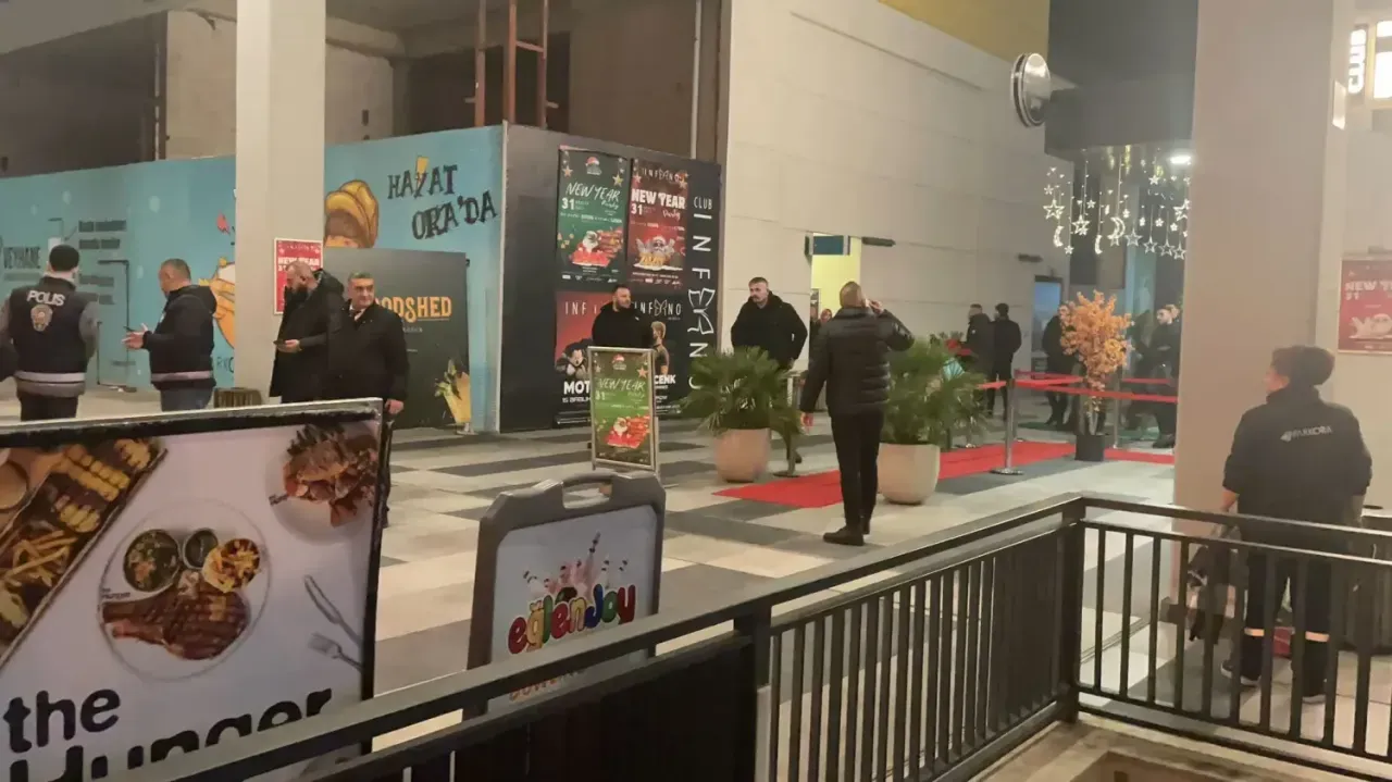 Bursa’da eğlence mekanında havaya ateş açtı! Bursa’nın popüler eğlence merkezlerinden biri olan Parkora’da, bir mekanda meydana