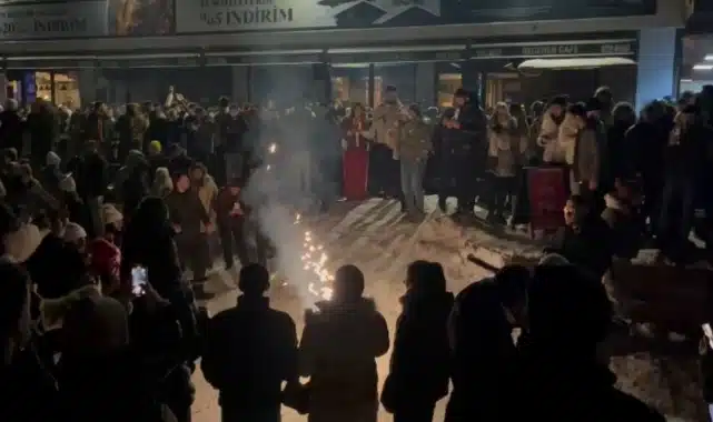 Bursa Uludağ’da 2025’e böyle girdiler! Kış turizminin gözde merkezlerinden Uludağ’da geçtiğimiz sezon kar yağışı olmaması