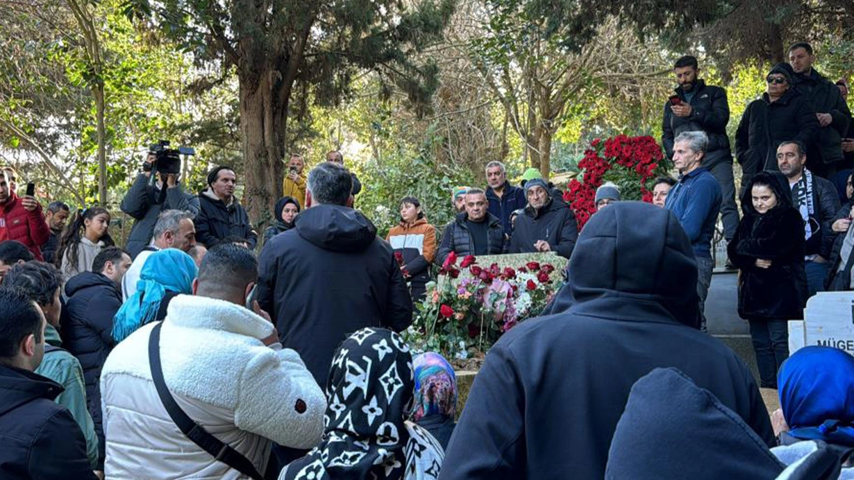 Usta sanatçı Ferdi Tayfur’un sevenleri kabrine akın etti Sanat dünyasının efsane isimlerinden Ferdi Tayfur’un vefatının ardından Sarıyer’de bulunan