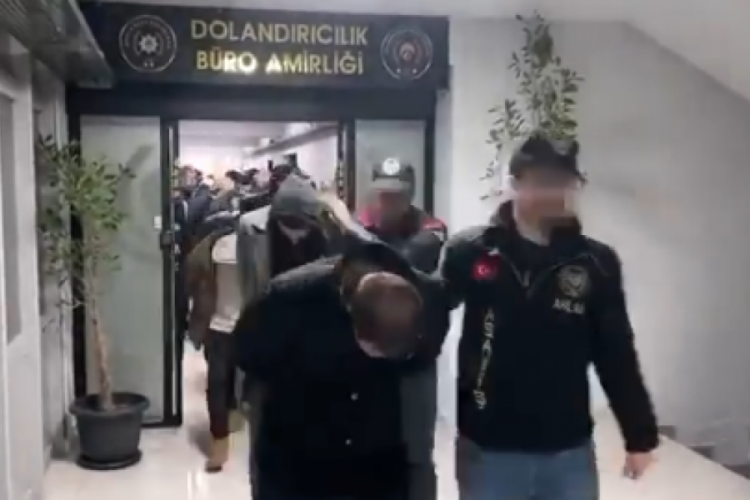 Bursa dahil 13 ilde operasyon: 88 şüpheli yakalandı İçişleri Bakanı Yerlikaya: Bursa dahil 13 ilde düzenlenen “Hücre-7” operasyonlarında;