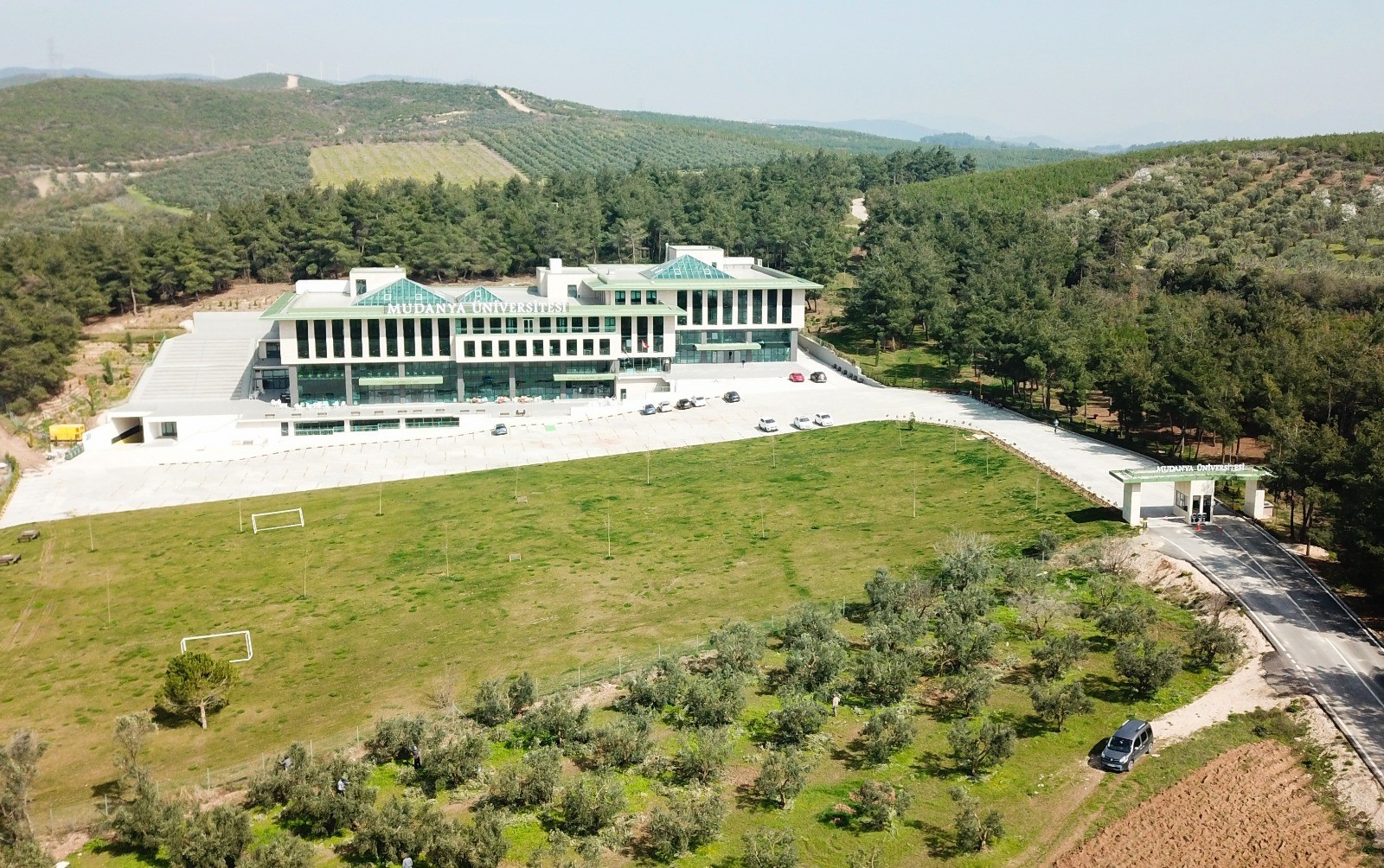 Mudanya Üniversitesi Erasmus Programı ile dünyaya açılıyor Mudanya Üniversitesi, Erasmus+ Değişim Programı‘na 2024-2025 Akademik yılından itibaren dahil