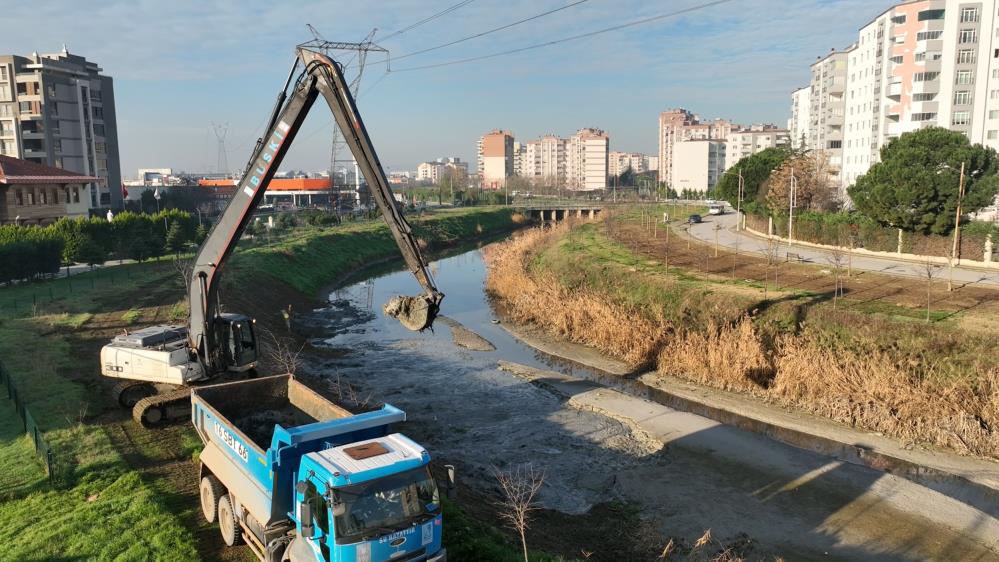 Bursa Büyükşehir’den dere temizliği Küresel ısınma ve değişen iklim şartlarına bağlı olarak ani yağışlar