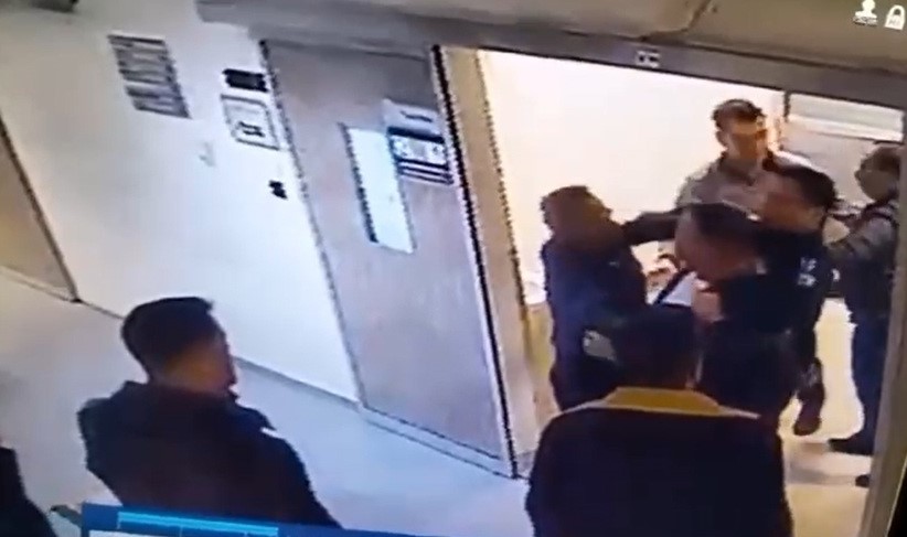 Bursa’da hastaneden hükümlü kaçırmaya çalıştılar Edinilen bilgiye göre, İl Emniyet Müdürlüğü ekipleri, 30 Ocak’ta, ‘Ruhsatsız