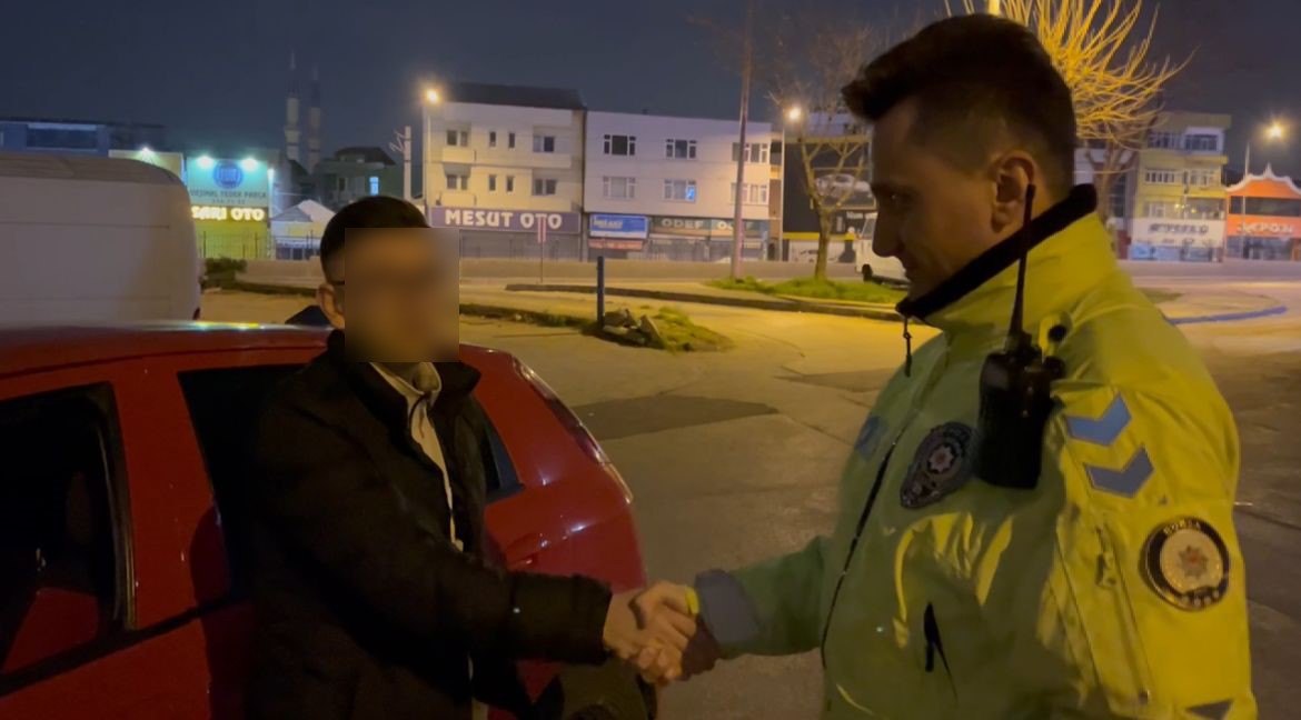 Bursa’da sınırda kalan taksiciye ehliyet şakası İl Emniyet Müdürlüğü Trafik Denetleme Şube Müdürlüğü ekipleri kentin farklı