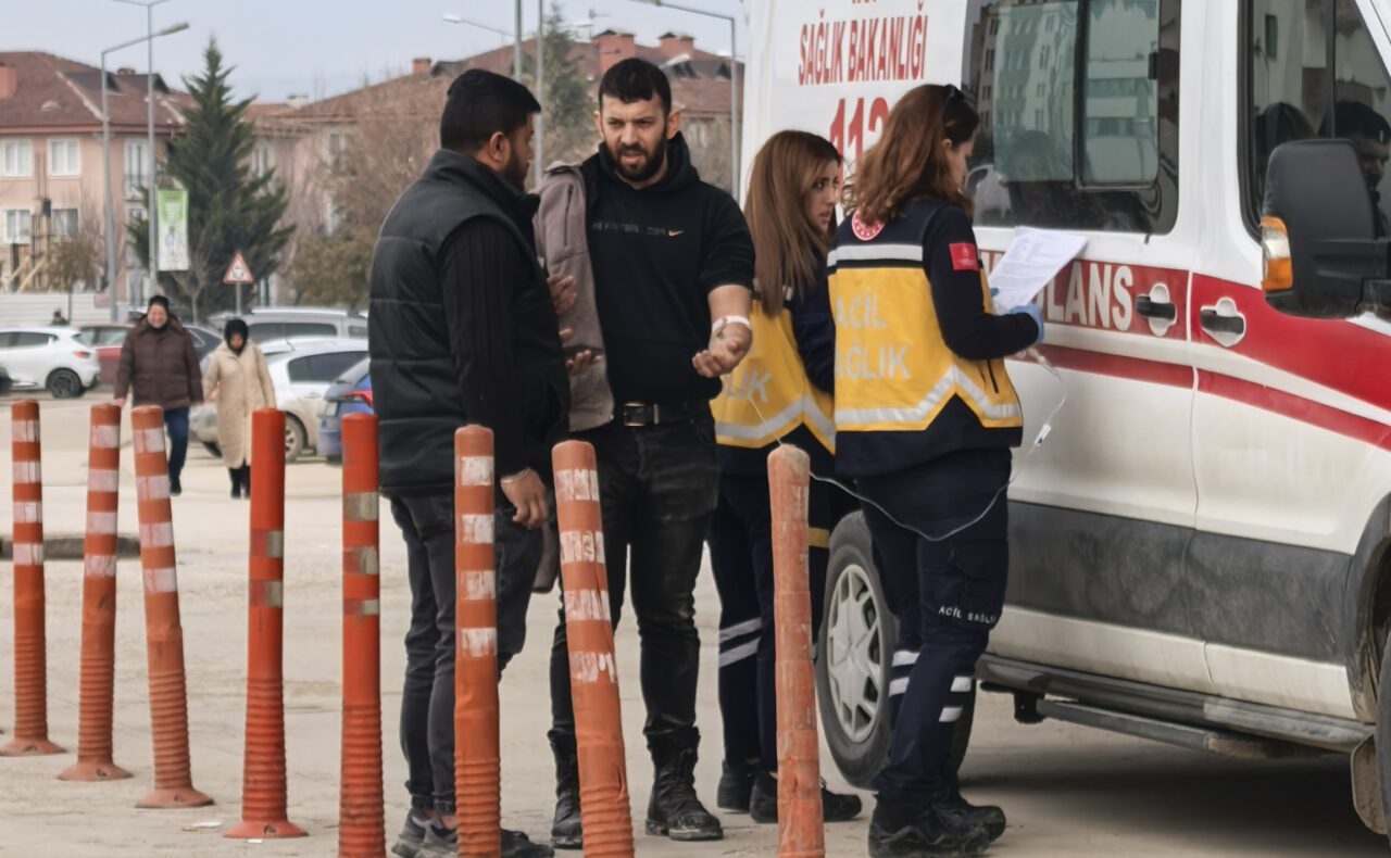 İnegöl’de mobilya imalathanesinde kaza! Parmağı koptu Olay, saat 12.00 sıralarında İnegöl OSB 1. Cadde üzerinde faaliyet