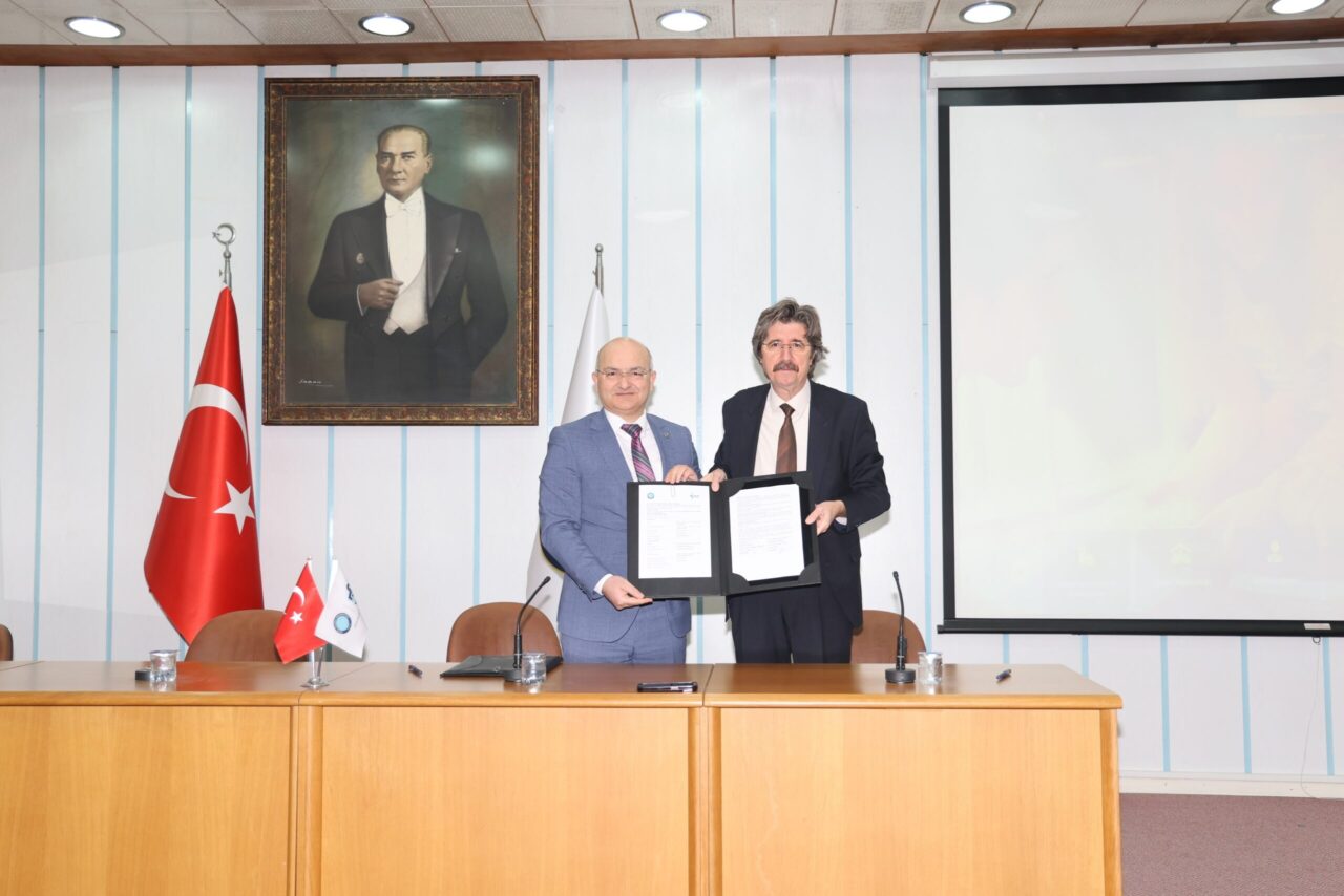 Gençlik programı BUÜ’de imzalandı BUÜ yönetimi, öğrencilerin akademik gelişimini desteklerken onları iş hayatına hazırlayacak