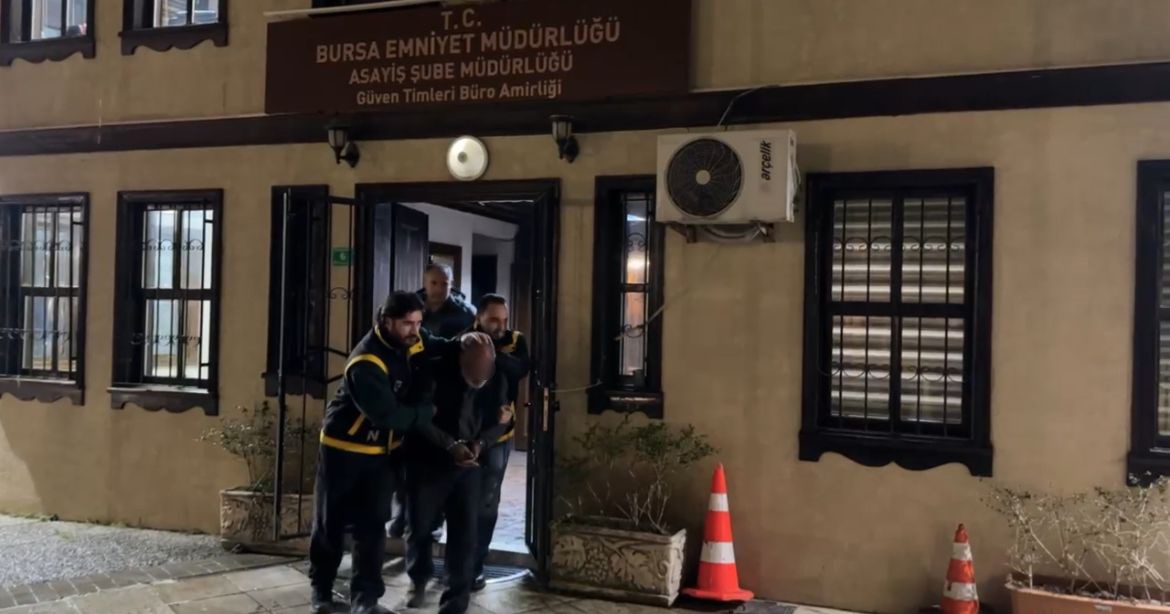 Bursa’da 10 yıl önce düğünü kana bulamıştı! Yakalandı… Olay, 2015 yılı Haziran ayında Bursa’nın merkez Yıldırım ilçesi Hacivat