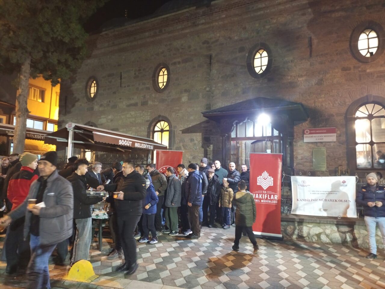 Vakıflar Bursa Bölge Müdürlüğü’nden salep ve kandil simidi ikramı Vakıflar Bursa Bölge Müdürlüğü’nden salep ve kandil simidi ikramı… Berat