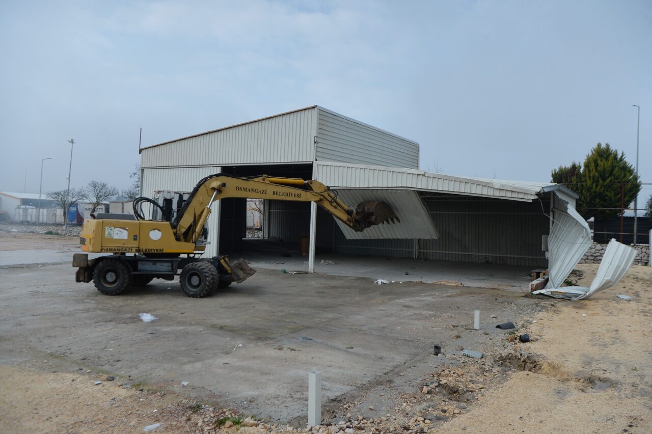 Osmangazi’de kaçak yapıya geçit yok! Tarım arazileri üzerine kaçak olarak inşa edilen konut, işyeri, fabrika