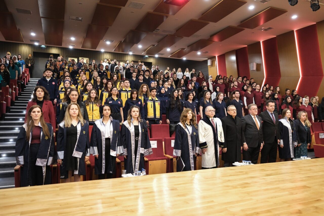 Mudanya Üniversitesi, öğrencilerini sektöre uğurladı Bursa’nın tek vakıf üniversitesi olan Mudanya Üniversitesi, Meslek Yüksekokulu’nda öğrencilerin