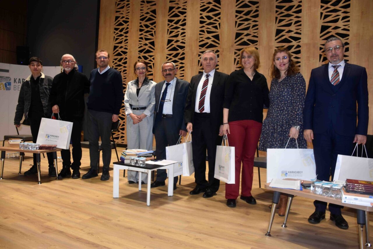 Karacabey’de ‘öykü’ tadında kültür ve sanat rüzgarı Karacabey Belediyesi’nin Dünya Öykü Günü çerçevesinde düzenlediği program, Kent Konseyi