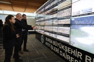 Kar yağışı kent genelinde etkisini gösterirken Bursa Büyükşehir Belediyesi Ulaşım