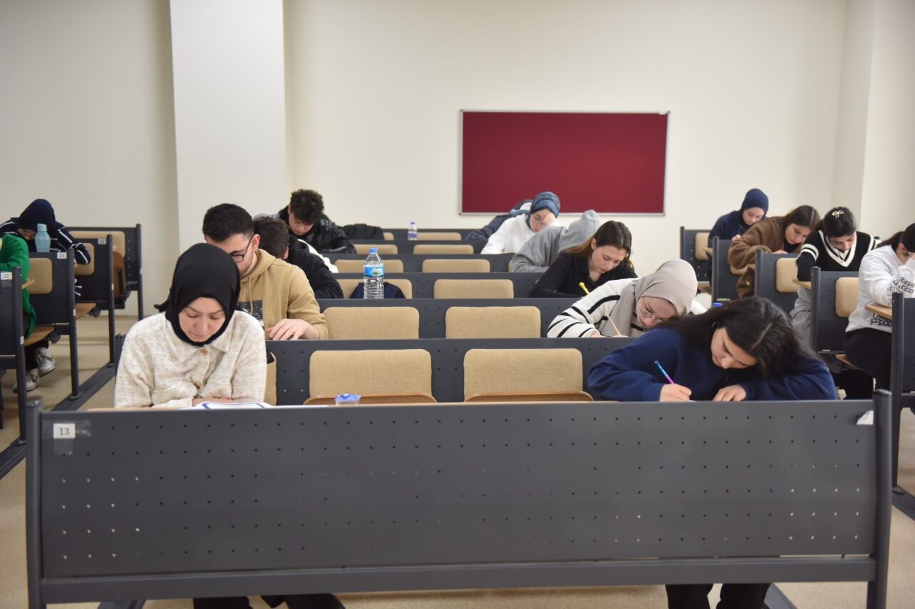 Yıldırım’dan gençlere ‘TYT’ desteği Düşünen, üreten ve geleceğe yön veren bir neslin inşasına katkı