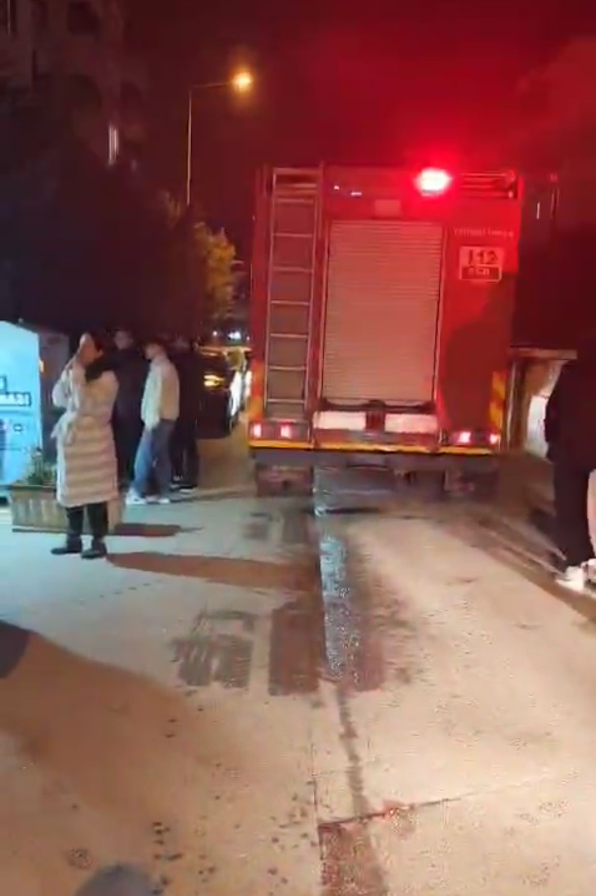 Bursa’da korkutan baca yangını: 2 bina tahliye edildi Nilüfer ilçesi Özlüce Mahallesi’nde ‘Ciğerci Arif’ ismiyle faaliyet gösteren restoranın