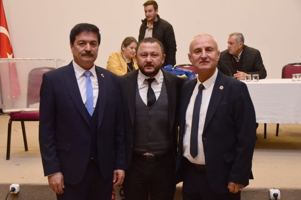 Yenişehir Muhtarlar Derneği seçimi yapıldı Yenişehir’de Muhtarlar Derneği Genel Kurulu, Şehit Astsubay Ömer Halisdemir Kültür