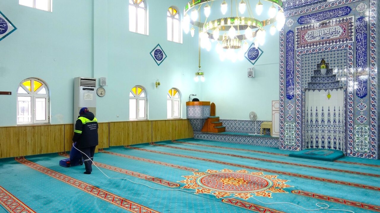 Gemlik’te camiler Ramazan ayına hazırlanıyor Yürütülen çalışmalarla, ilçe sakinlerinin Ramazan ayını temiz ve düzenli bir