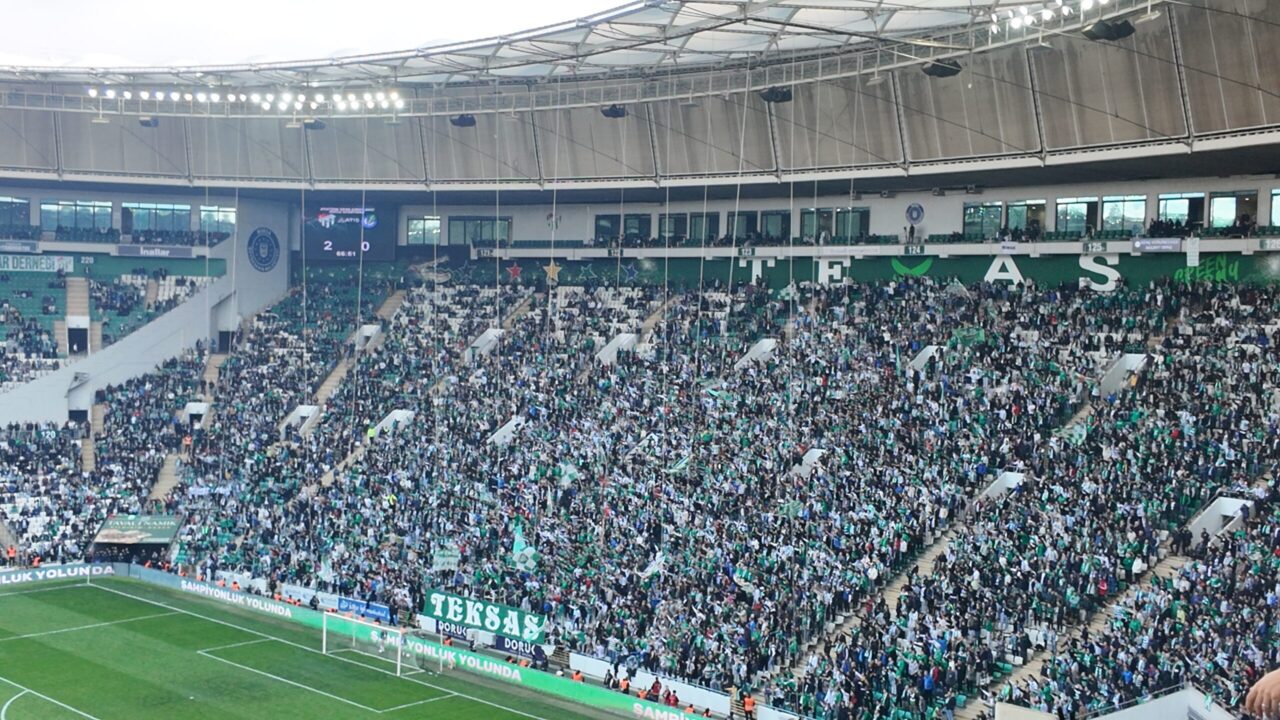 Bursaspor evinde rahat kazandı! Bursaspor 3. Lig’in 18. haftasında bugün Ergene Velimeşespor‘u evinde konuk