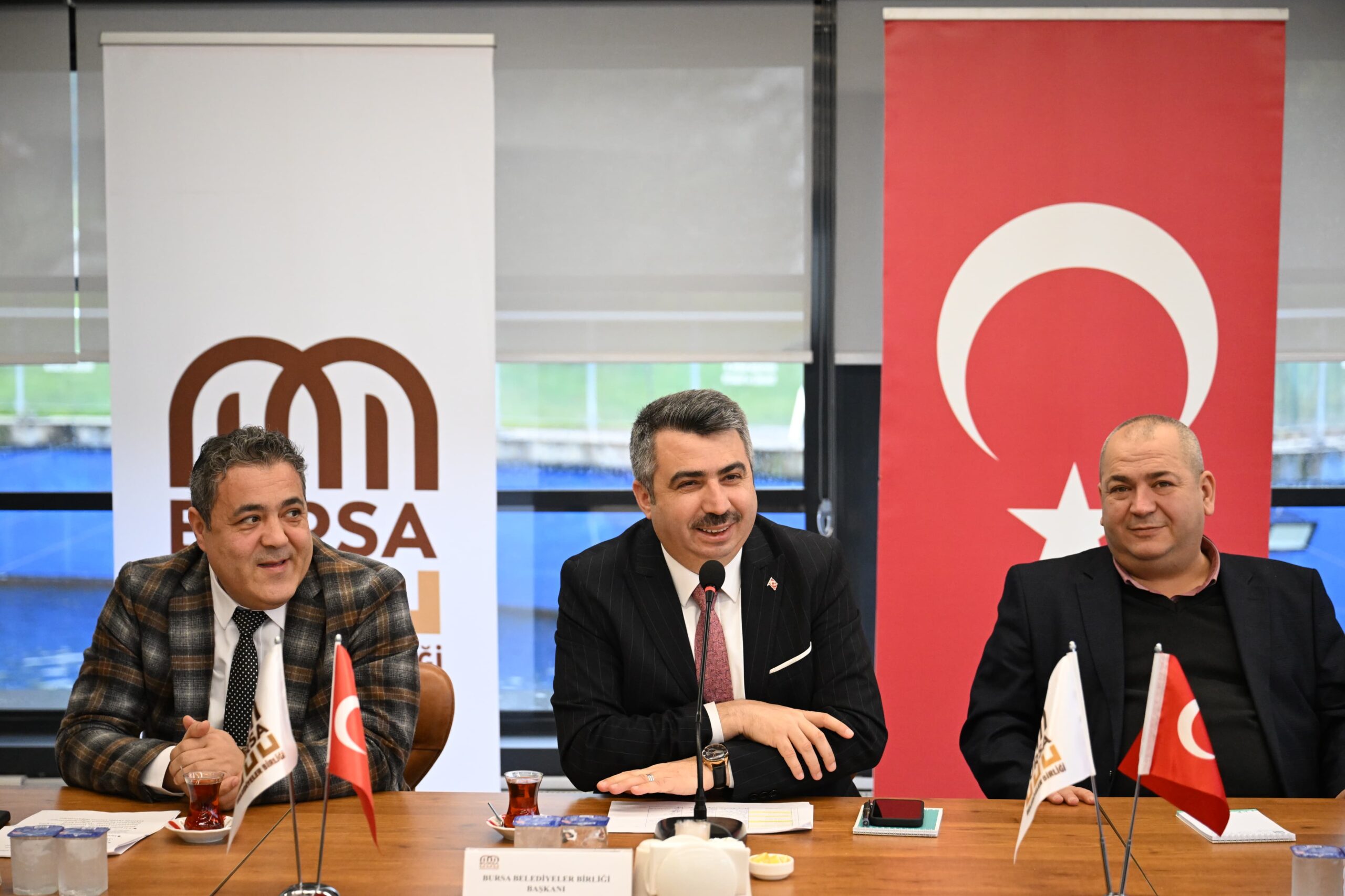 Bursa’da ruhsat süreçleri için önemli iş birliği Birlik üyesi belediyelerin ilgili birimlerinden bürokratların katıldığı toplantıda iş yeri