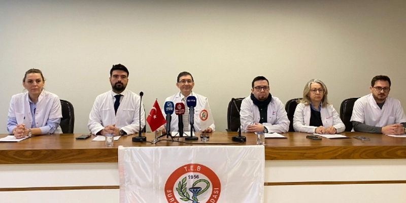 Bursalı Eczacılar meslek sorunlarına “Dur” dedi! Bursa Eczacı Odası Yönetim Kurulu’ndan gelen çağrıyla bir araya toplanan