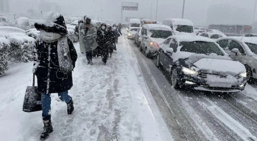 Bursa’nın 2 ilçesinde eğitime kar engeli İnegöl Kaymakamı Eren Arslan’ın sosyal medya hesabından yaptığı paylaşımda, “İlçemizde
