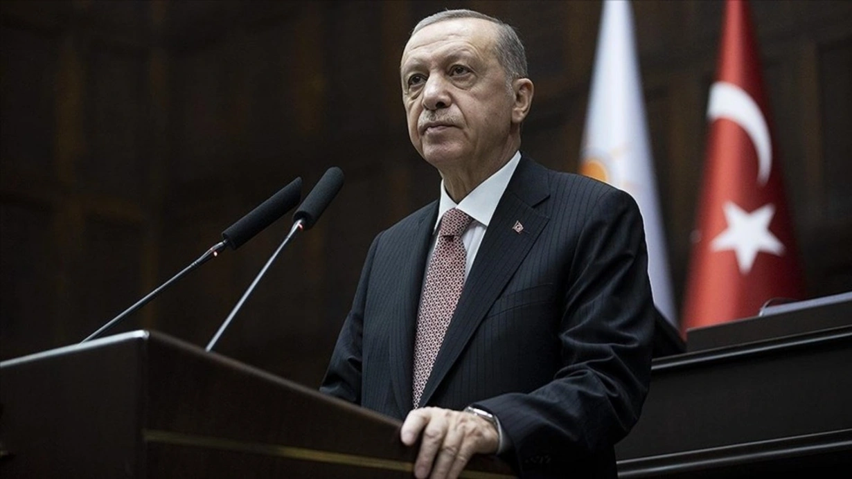 Cumhurbaşkanı Erdoğan’dan 6 Şubat mesajı Depremde hayatını kaybedenleri rahmetle anan Cumhurbaşkanı Erdoğan, şehirlerin yeniden inşası