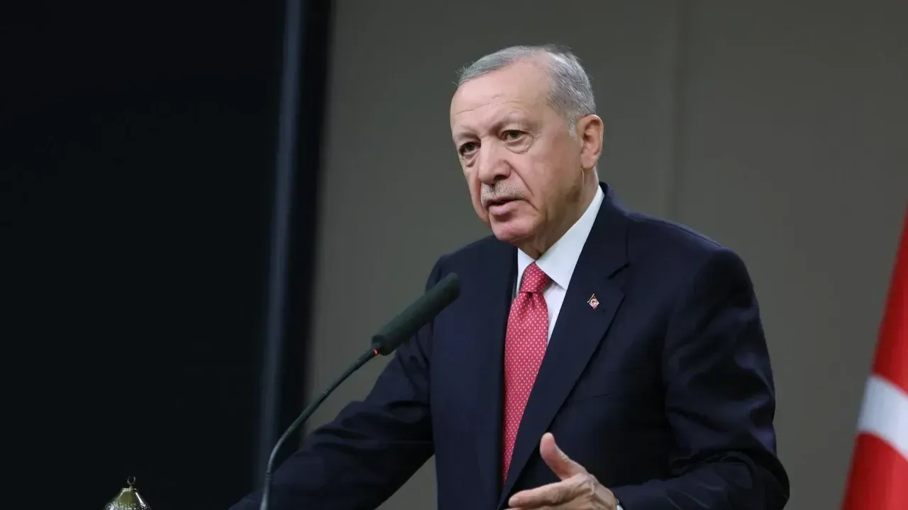 Cumhurbaşkanı Erdoğan: Sosyal medyaya yaş sınırı gelebilir! Erdoğan, 2025 yılında bin 381 engelli öğretmen ataması yapacaklarını duyurdu.