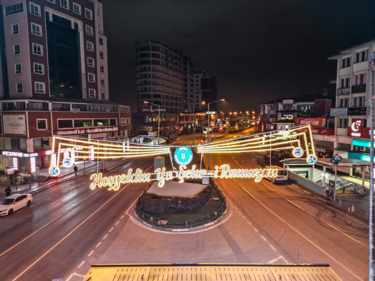 Bursa caddeleri ‘Ramazan’ için süslendi Bursa’da Ramazan ayına özel dolu dolu programlar hazırlayan Bursa Büyükşehir