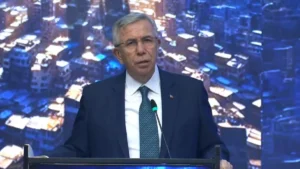 Mansur Yavaş, Ankara Büyükşehir Belediyesi Konferans Salonu’nda düzenlenen ‘Asgari Ücretlilere