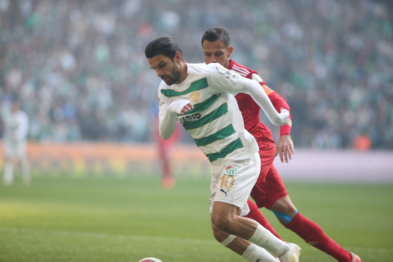 Bursaspor’a müjdeli haber 22 Ocak’ta 1 ay takımdan uzak kalacağını açıklanan ancak verimli