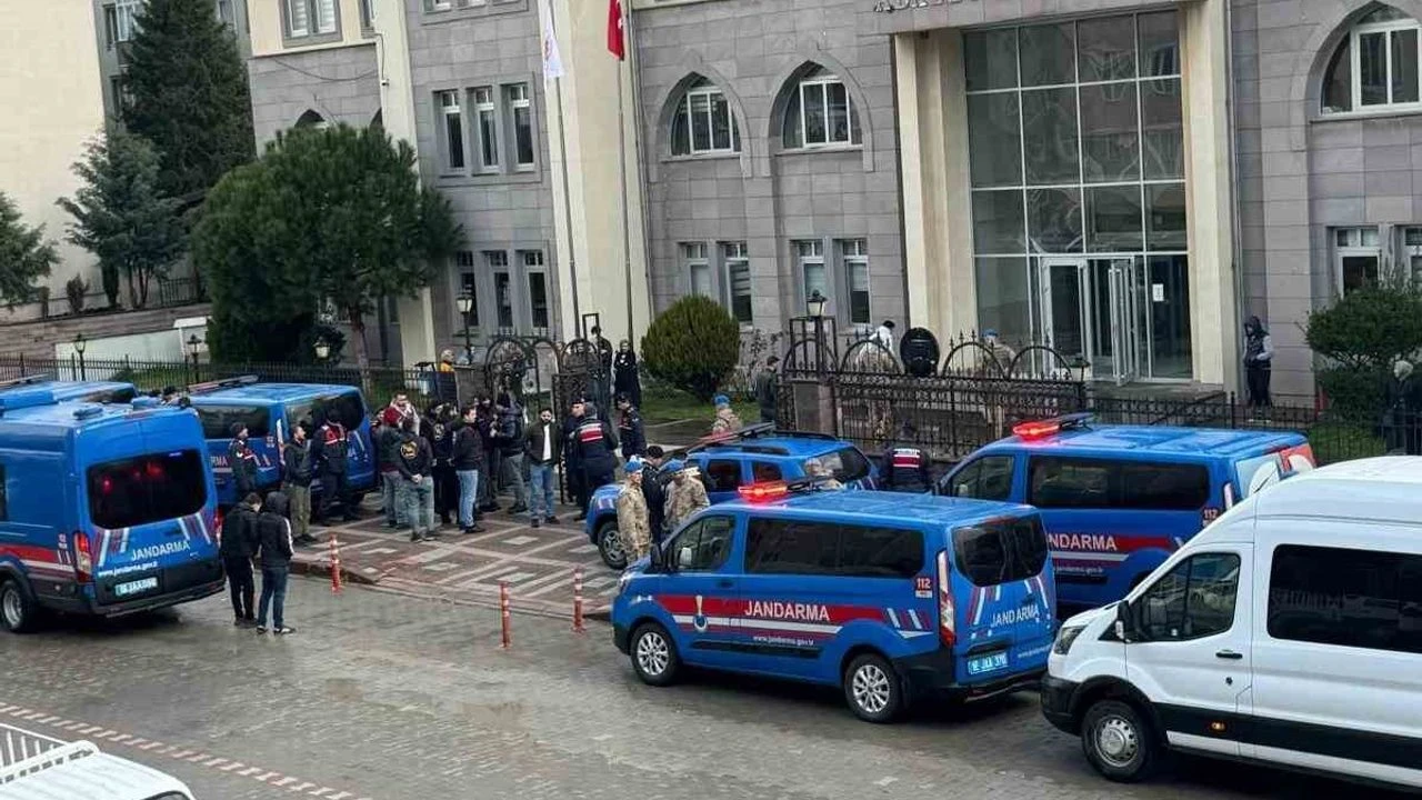 Bursa’da kablo hırsızlığı çetesine operasyon! Bursa İl Jandarma Komutanlığı ekiplerince 7 Şubat’ta Bursa merkezli 8