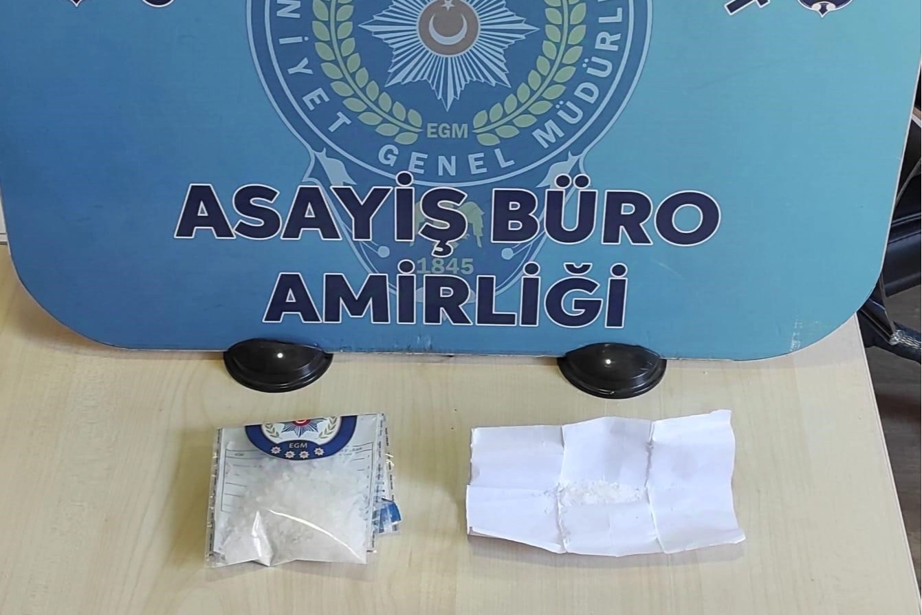 Dur ihtarına uymadı! Yakalanınca anlaşıldı… Orhangazi ilçesinde devriye atan polis ekipleri bir otomobilden şüphelendi. Ekiplerin