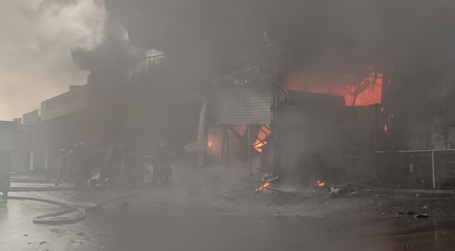 Bursa Büyükşehir Belediyesi’nden yangın açıklaması! Bursa’nın Yıldırım ilçesi Yiğitler Mahallesi’ndeki Otosansit’te madeni yağ satışı üzerine
