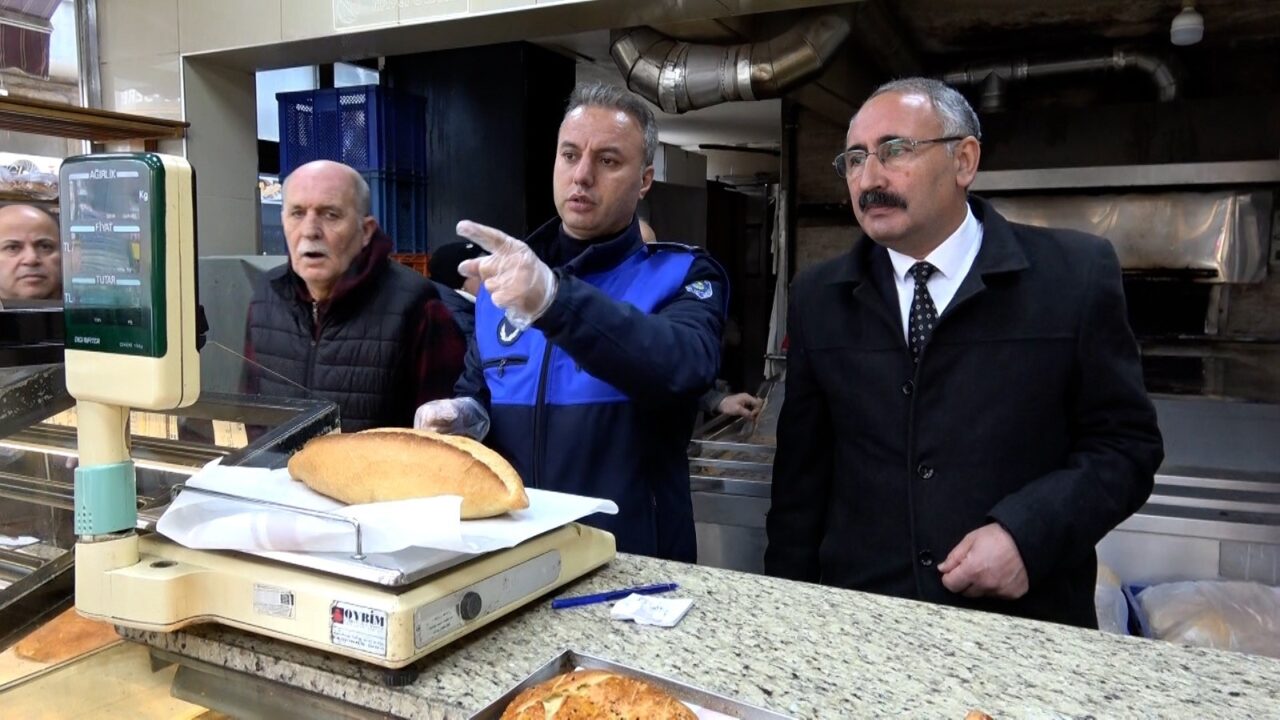 Gemlik’te pideler, gram gram denetlendi Gemlik ilçesi genelindeki fırınlarda yapılan denetimlerde, pidelerin ve ekmeklerin gramajları