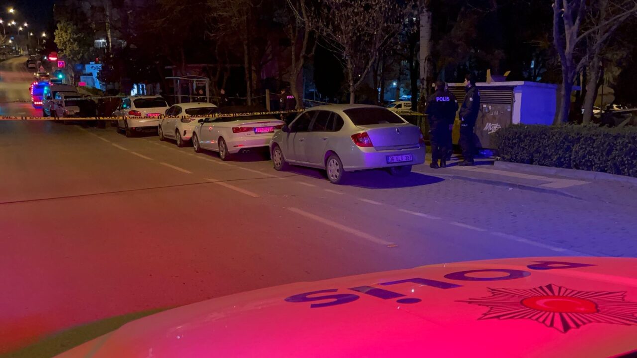 Bursa’da tartışmada silahlar konuştu: 1 yaralı Olay, merkez Nilüfer ilçesi Cumhuriyet Mahallesi Gazi Caddesi üzerinde meydana