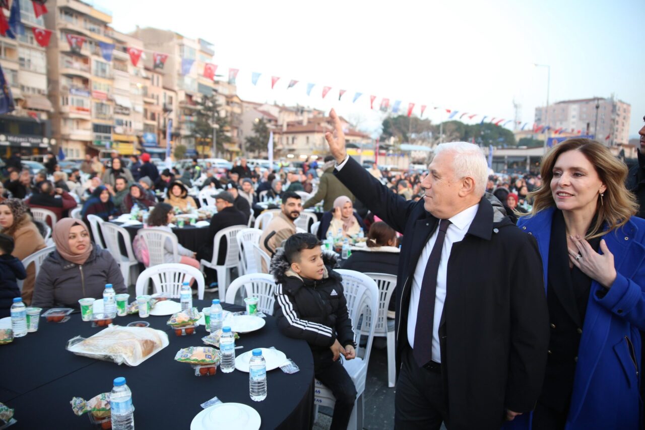 Büyükşehir’den 3 bin kişilik iftar sofrası Bursa Büyükşehir Belediyesi tarafından ilçelerde düzenlenen iftar programları Gemlik ile
