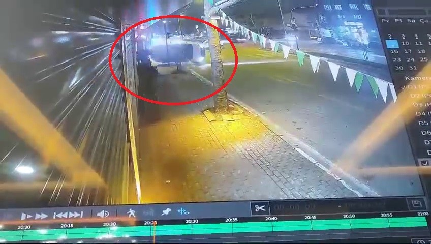 Bursa’da ışık ihlali yapan araç taklalar atarak durabildi Kaza, merkez Yıldırım ilçesi Millet Mahallesi’nde meydana geldi. İbrahim A.