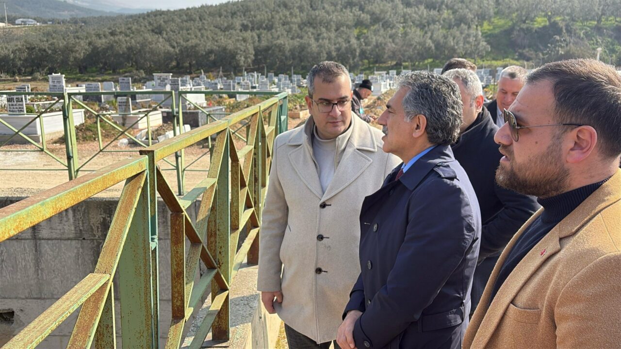 Gemlik çarşı deresinde kapsamlı temizlik çalışması başladı Yağışların azalmasıyla birlikte su akışının yavaşladığı dere, havaların ısınmasıyla birlikte