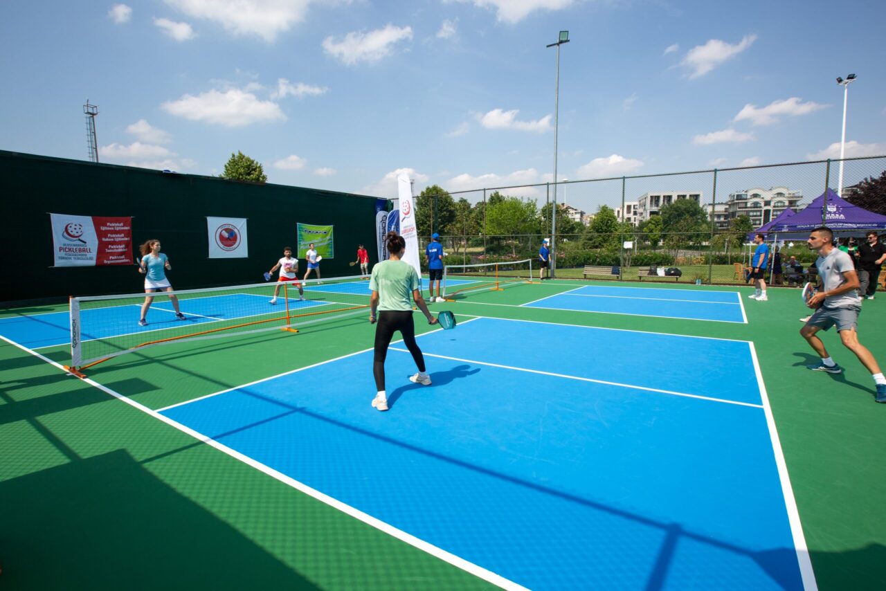 Bursa Uluslararası Spor Festivali başvuruları sürüyor Kentin farklı noktalarında başvuru stantları kuran Büyükşehir Belediyesi, 7’den 70’e