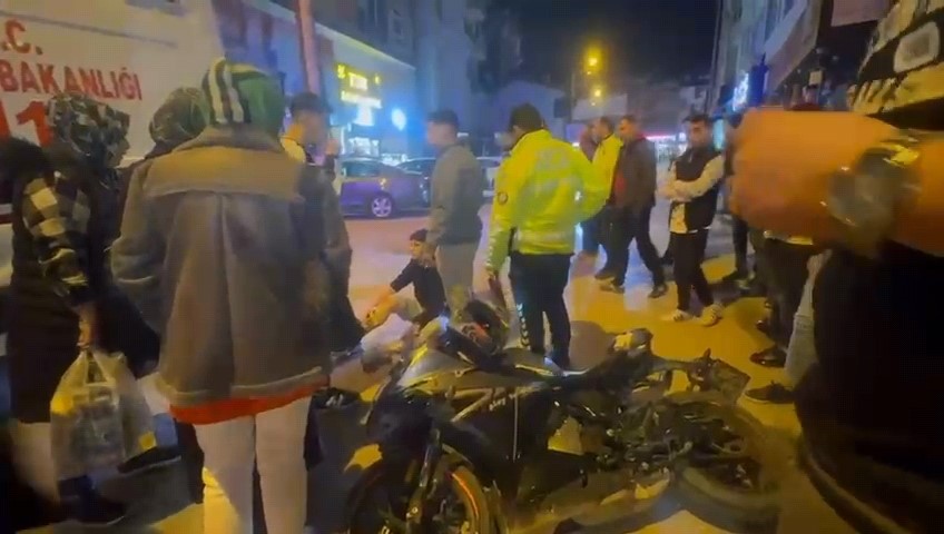 İnegöl’de ehliyetsiz sürücü polisten kaçarken hastanelik oldu İnegöl İlçe Emniyet Müdürlüğü Trafik Büro Amirliği ekipleri, ilçenin birçok