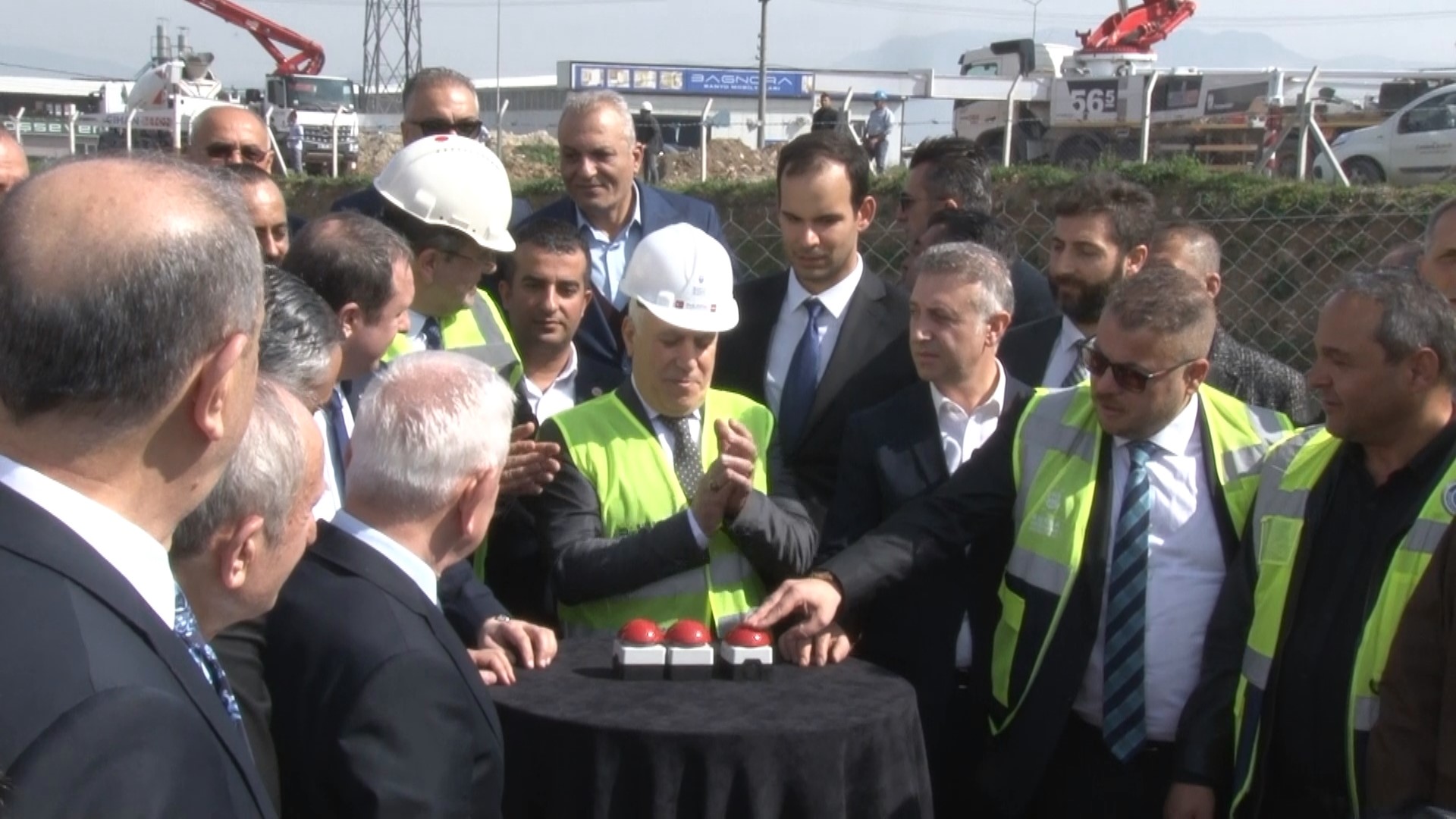 Bursa’da bir kentsel dönüşümün daha temeli atıldı! Bursa Büyükşehir Belediyesi şehrin çehresini değiştirdiği ve modern bir yaşam
