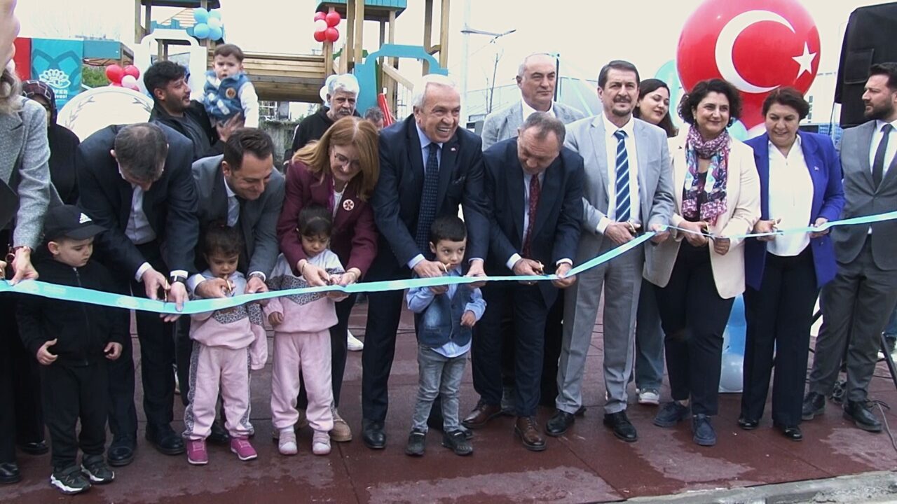 Nilüfer Belediyesi’nden çifte açılış Nilüfer Belediyesi yeşil alan ve park yatırımlarını sürdürürken diğer yandan